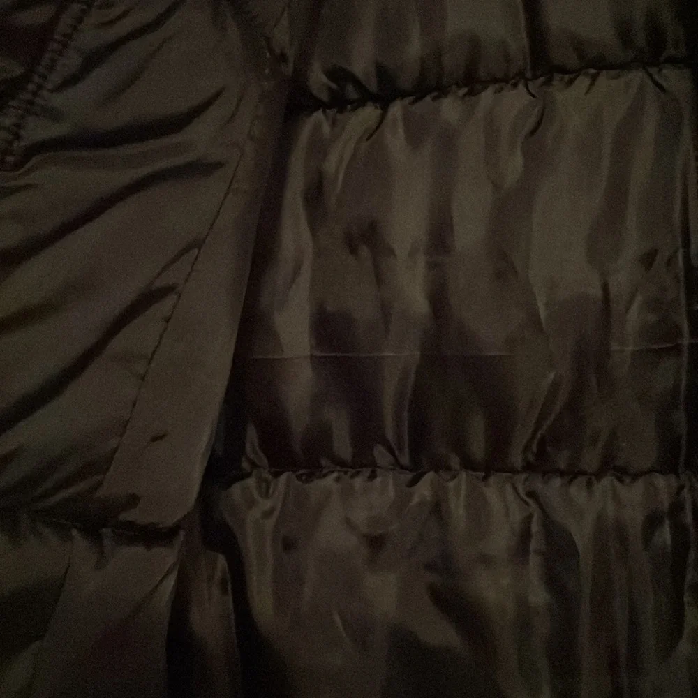 Winter Puffer Vest: Black size Small. CS ACTIVE - Picture 8 of 10